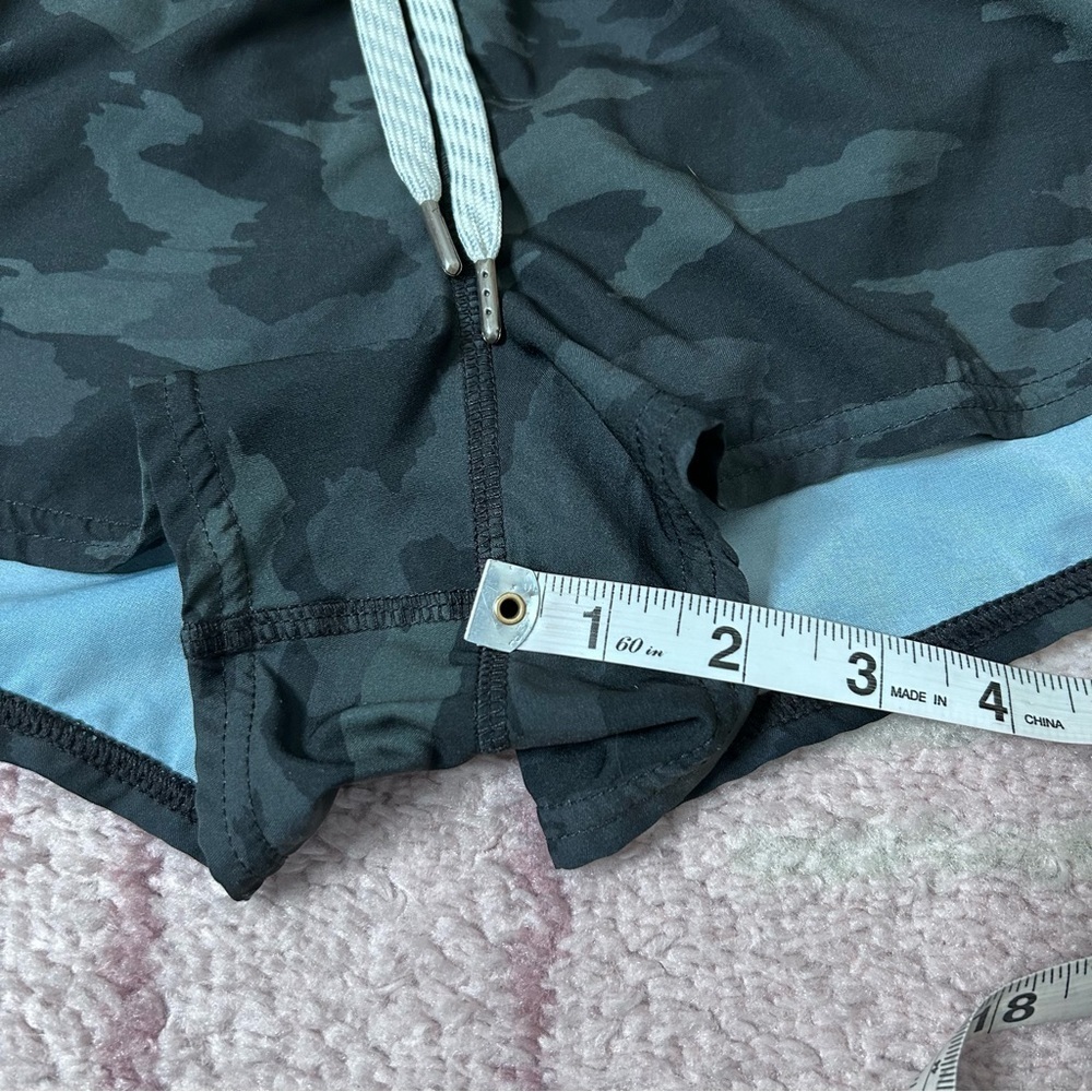 Vuori Clementine Camo Shorts Size XS Running Athletic Shorts Activewear - Picture 7 of 8